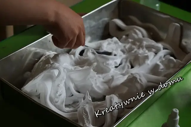 Eksperymenty z pianką do golenia: 5 pomysłów na naukę i zabawę!