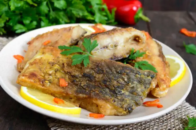 Jak zrobić karpia na patelni - prosta receptura na pyszne danie