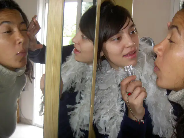 Jaki kolor ma lustro? Białe, zielone, srebrne? Wyjaśniamy!