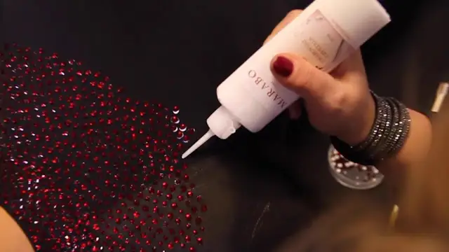 Jak przykleić kryształki do bluzy, aby trwały i pięknie wyglądały