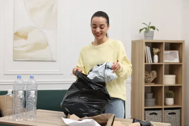 Jakie worki na śmieci wybrać, by uniknąć nieprzyjemnych niespodzianek?