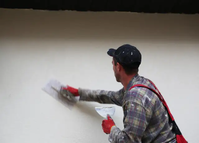 Jak nakładać tynk cienkowarstwowy: uniknij najczęstszych błędów