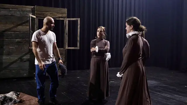 Co robi reżyser w teatrze? Odkryj tajniki jego pracy i obowiązków