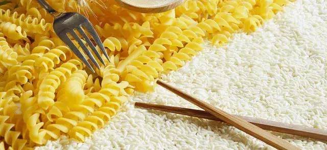 Ryż czy makaron? Ekspert radzi: co wybrać dla Twoich celów?