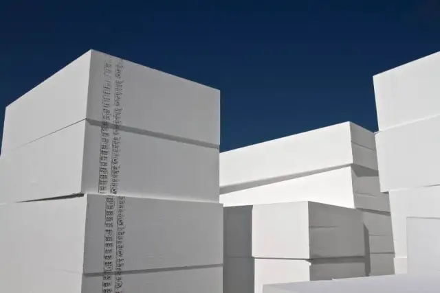 Jaka grubość styropianu na fundament, aby uniknąć wilgoci i strat?