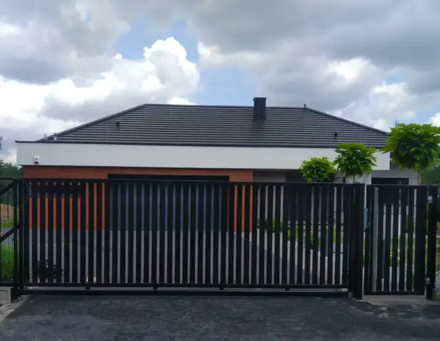 Ceny bram wjazdowych kutych: ile kosztuje elegancka ochrona