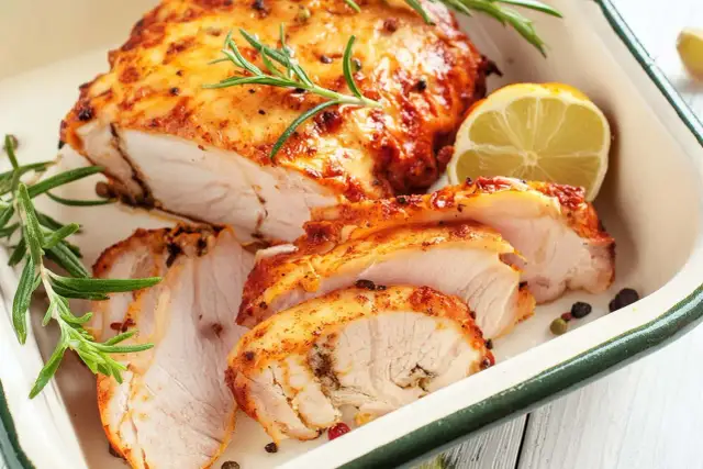 Co na obiad z fileta? Soczyste pomysły na kurczaka i indyka