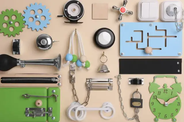 Jak zrobić tablicę sensoryczną, która rozweseli Twoje dziecko i pobudzi zmysły