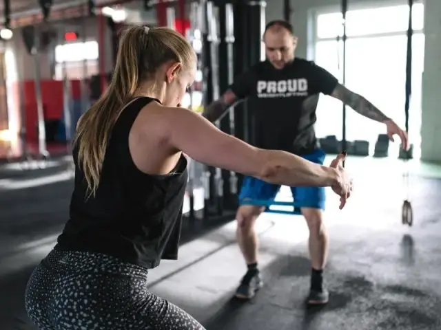 Gdzie znaleźć najlepsze kluby CrossFit w Warszawie z kontaktami i godzinami