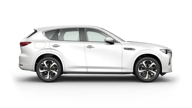 Biały SUV z czarnymi felgami. Idealny do leasingu samochodu powyżej 150 tys. zł.