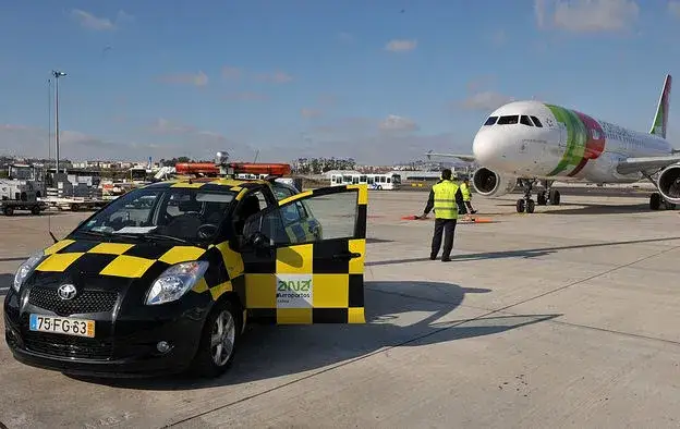 Lizbona jak dojechać z lotniska – najlepsze opcje transportu i ceny