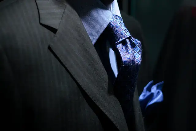 Jaki krawat na prezent? - Doskonały przewodnik po wyborze krawata jako prezentu