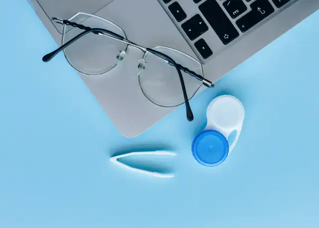 Soczewki roczne – co to znaczy i jak je prawidłowo nosić