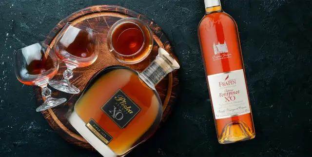 Koniak vs Brandy: Kluczowe różnice, których musisz wiedzieć