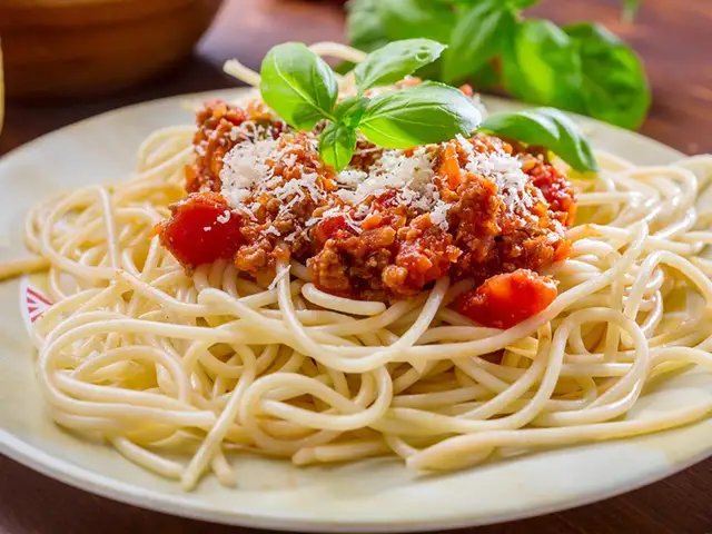 Spaghetti bolognese Pascala: prawda o autentycznym przepisie i kontrowersjach