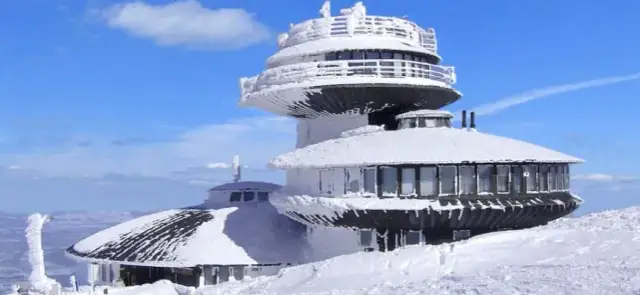 Śnieżka zimą: Najtrudniejsze szlaki i jak bezpiecznie zdobyć szczyt?