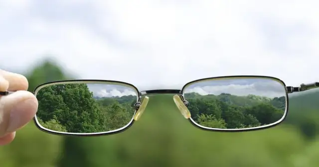 Jakimi soczewkami koryguje się krótkowzroczność? Poznaj najlepsze opcje