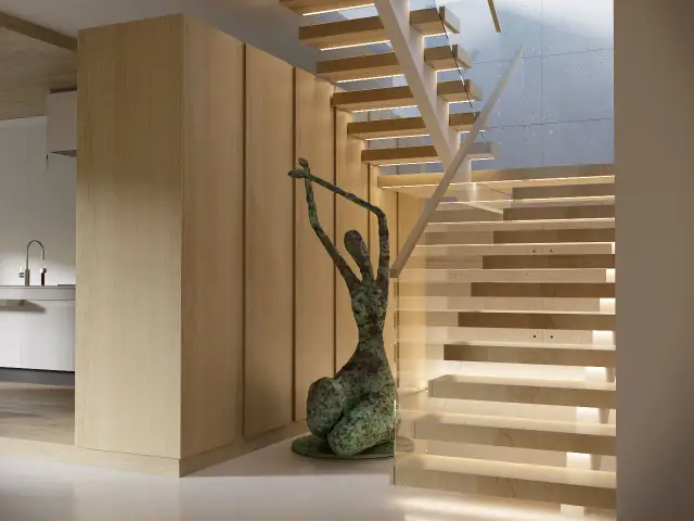 Jak wykorzystać przestrzeń pod schodami – praktyczne pomysły i inspiracje