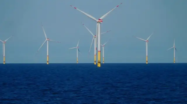 Ile zarabia monter turbin wiatrowych? Zaskakujące fakty o wynagrodzeniach