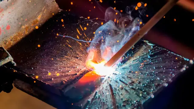 Jak nauczyć się spawać elektrodą - uniknij najczęstszych błędów