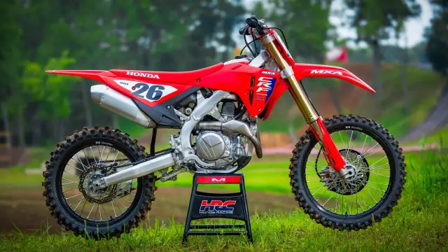 Moc Honda CRF 450: Ile KM i którą wersję wybrać?
