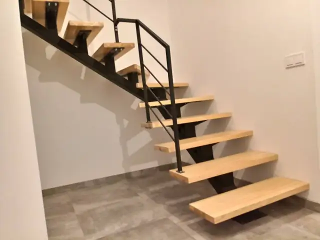 Ile kosztują schody na konstrukcji stalowej? Zaskakujące ceny i opcje