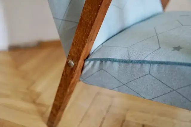 Jak obić krzesło materiałem i uniknąć najczęstszych błędów