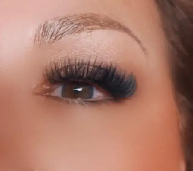 Mega Volume rzęsy: Spektakularna objętość czy to dla Ciebie?