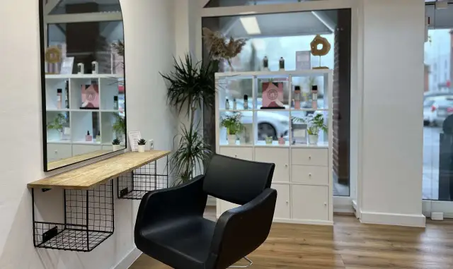 Studio Alexandra: Friseur, Perücken, Kosmetik & mehr Ihr Experte