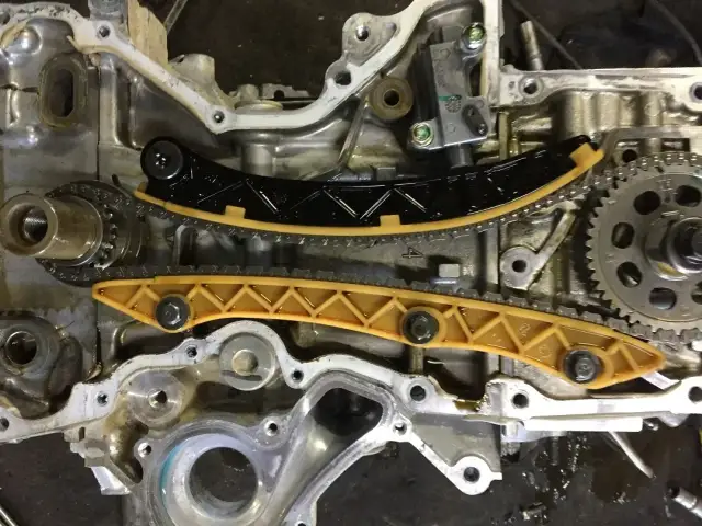 Rozrząd Honda Civic 1.8: Łańcuch na lata? Poznaj koszty serwisu.