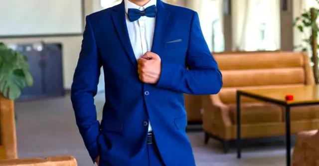 Jaką koszulę wybrać do niebieskiego garnituru, aby zachwycić?