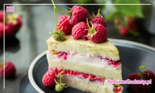 Poncz do tortu malinowego: Sekret idealnie wilgotnego biszkoptu