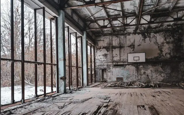 Czarnobyl w Ukrainie: Historia, atrakcje i bezpieczna podróż do Zony