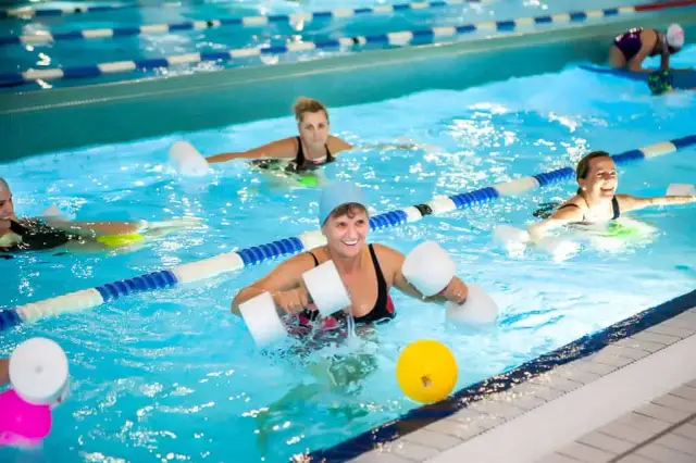 Ile kosztuje nauka pływania na basenie? Ceny, które musisz znać