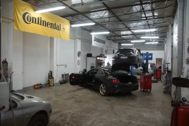 Ile kosztuje roboczogodzina w warsztacie samochodowym? Sprawdź ceny!