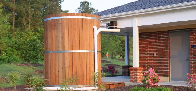 Najlepszy zbiornik na deszczówkę: Jak wybrać i dostać dotację?