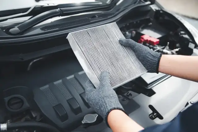 Jak wyczyścić klimatyzację w samochodzie? Poradnik DIY i serwis