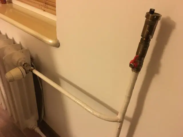 Jak odpowietrzyć grzejniki w bloku na ostatnim piętrze, aby uniknąć zimna