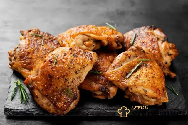 Ile piec udka kurczaka? Sekrety soczystości i chrupkości.