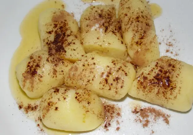 Z czym kopytka na słodko? Odkryj pyszne dodatki i sosy