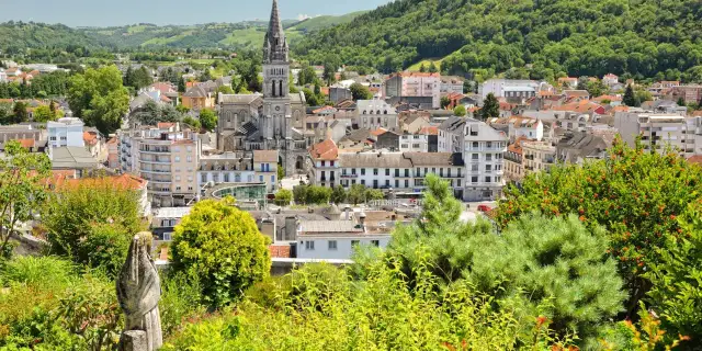 Jak dojechać do Lourdes z lotniska - najlepsze opcje transportu