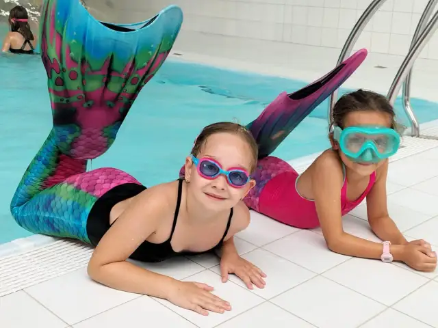 Ogon do pływania dla dzieci – bezpieczne i kolorowe płetwy do zabawy