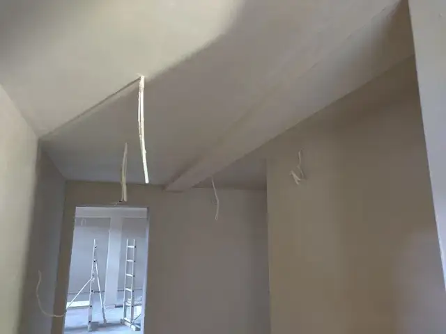 Jak zacierać tynk akrylowy - praktyczne techniki i najlepsze narzędzia