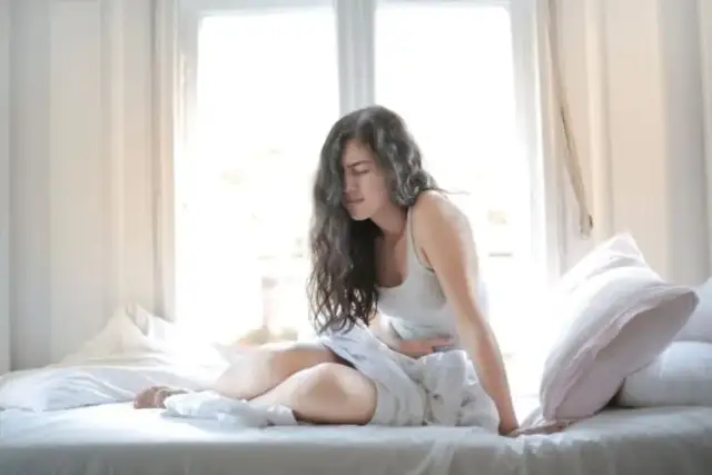 Skuteczne domowe sposoby na ból wątroby, które naprawdę pomagają