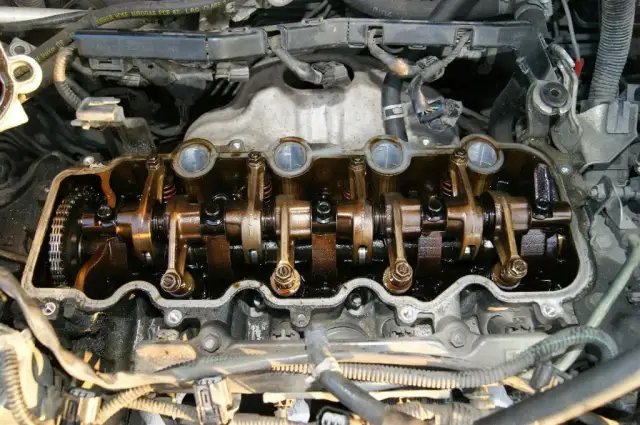 Ile oleju do Hondy Jazz? Wszystkie generacje i silniki!