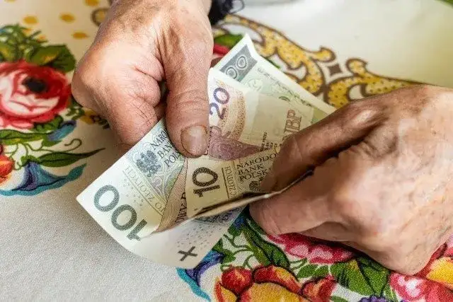 800 plus dla seniora? Sprawdź, jak dostać 500 zł wsparcia!