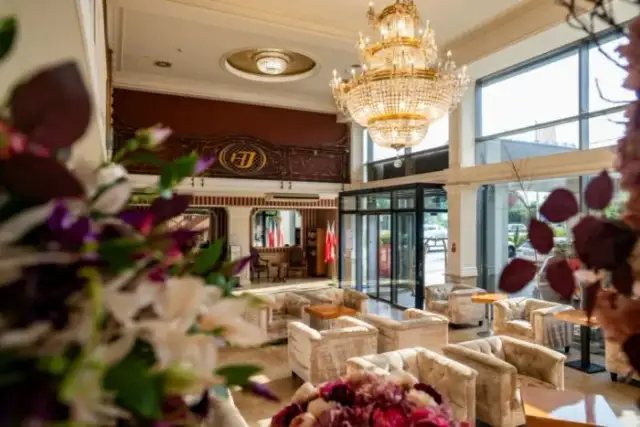 Nocleg tranzytowy: Klucz do komfortu i oszczędności w trasie