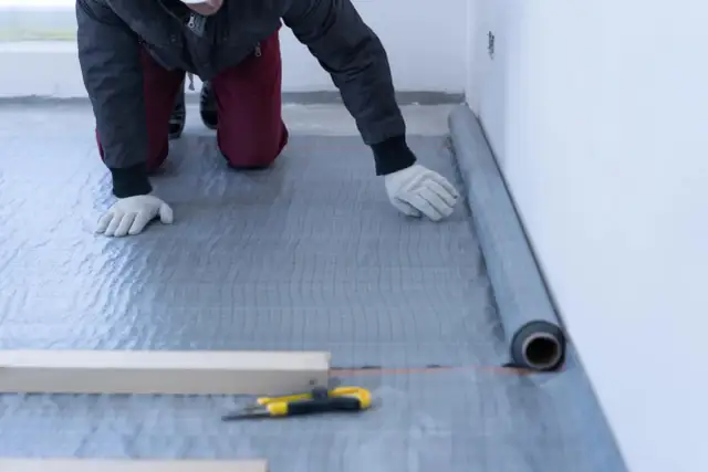 Czy pod styropian daje się folię? Ważne informacje, które musisz znać