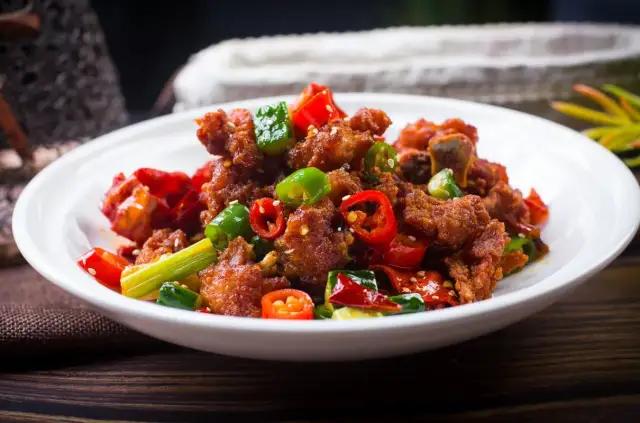 Kurczak po kantońsku: autentyczny smak i przepis krok po kroku