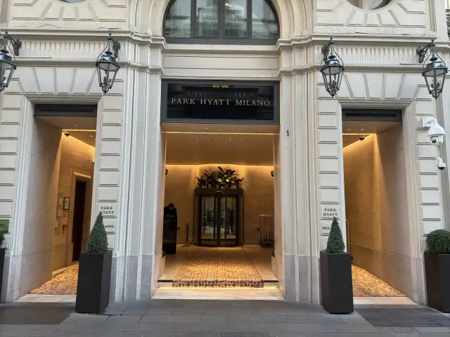 Park Hyatt Milano vs Hyatt Centric: quale scegliere? Guida completa